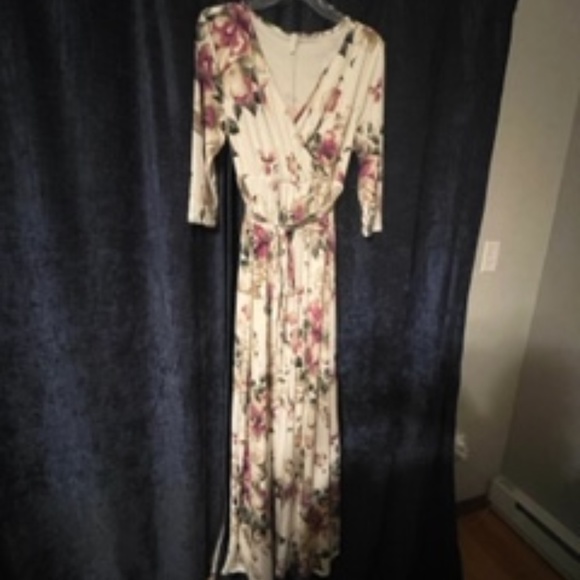 Pinkblush Dresses & Skirts - Pink blush 3/4 sleeve floral dress